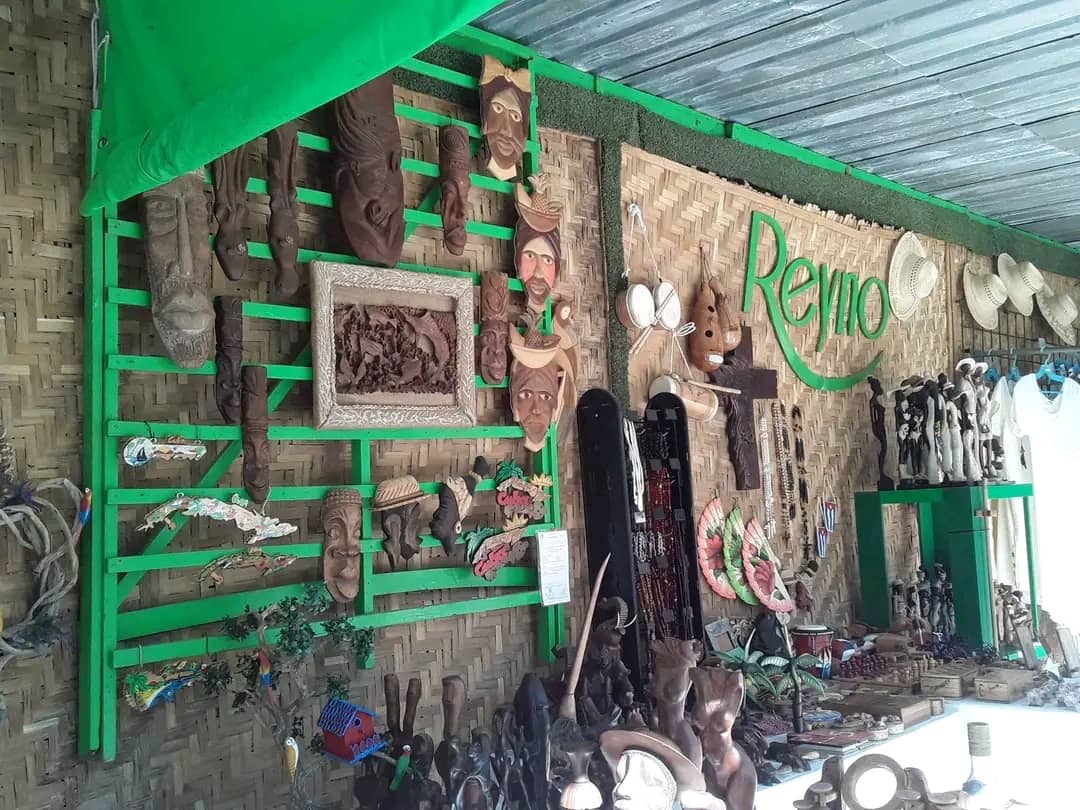 Renovada oferta artesanal en el boulevard de Santa Clara