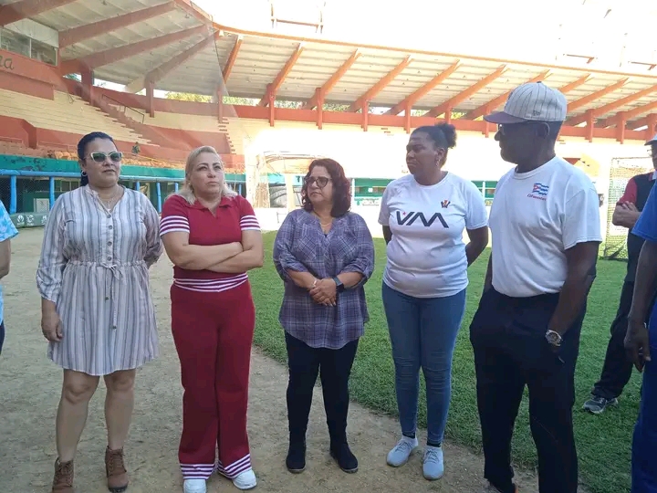 Intercambian máximas autoridades de Villa Clara con peloteros de la provincia